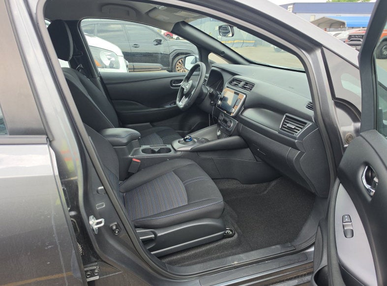 2025 Nissan LEAF S