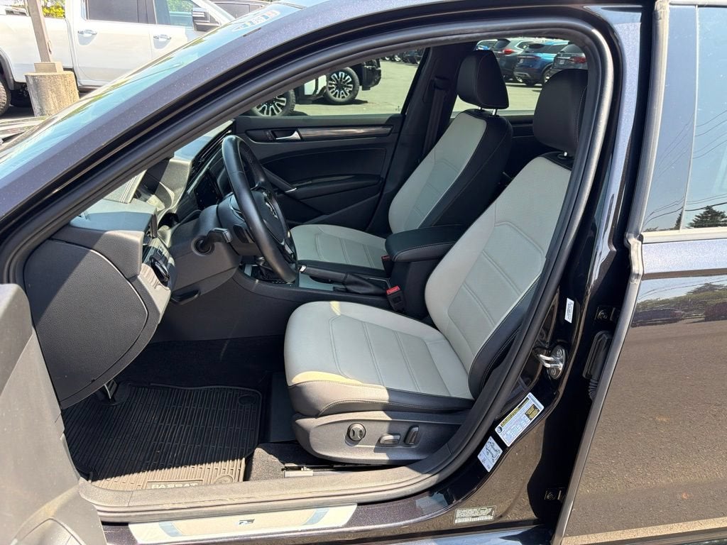 2021 Volkswagen Passat 2.0T R-Line