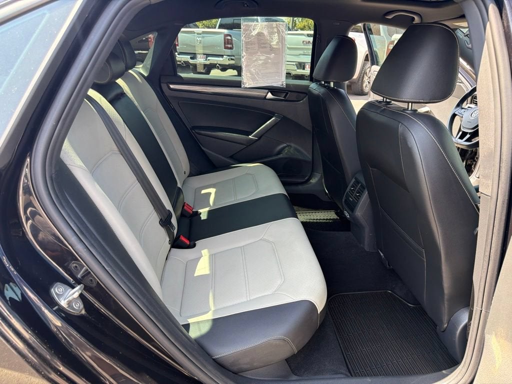2021 Volkswagen Passat 2.0T R-Line