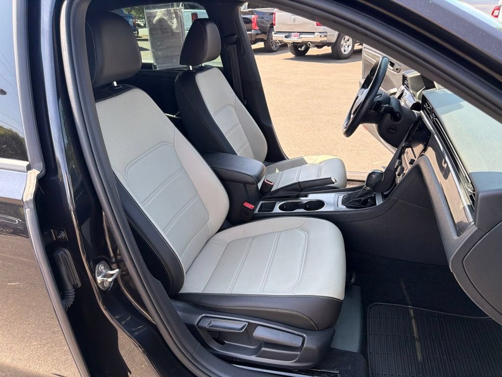 2021 Volkswagen Passat 2.0T R-Line