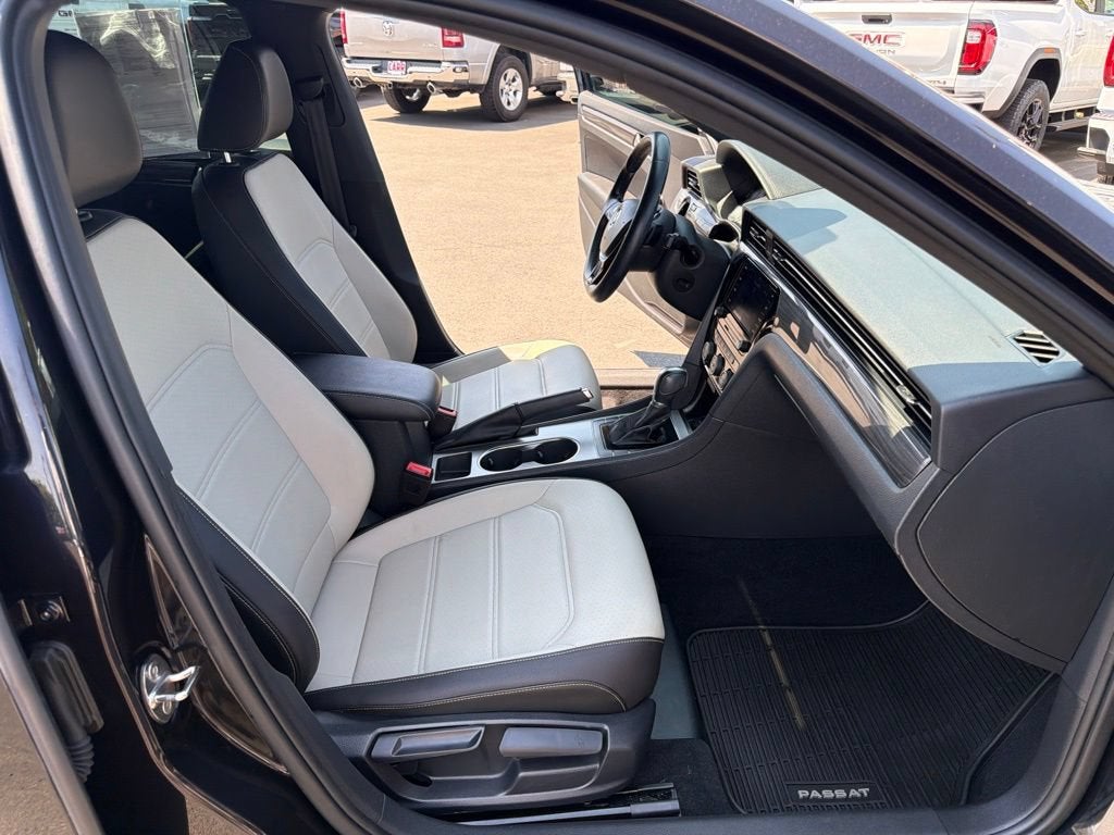 2021 Volkswagen Passat 2.0T R-Line