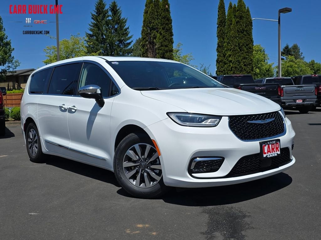 2023 Chrysler Pacifica Hybrid Limited Hybrid's photo