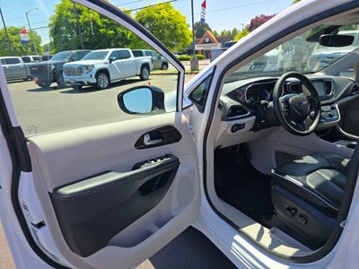 2023 Chrysler Pacifica Hybrid Limited