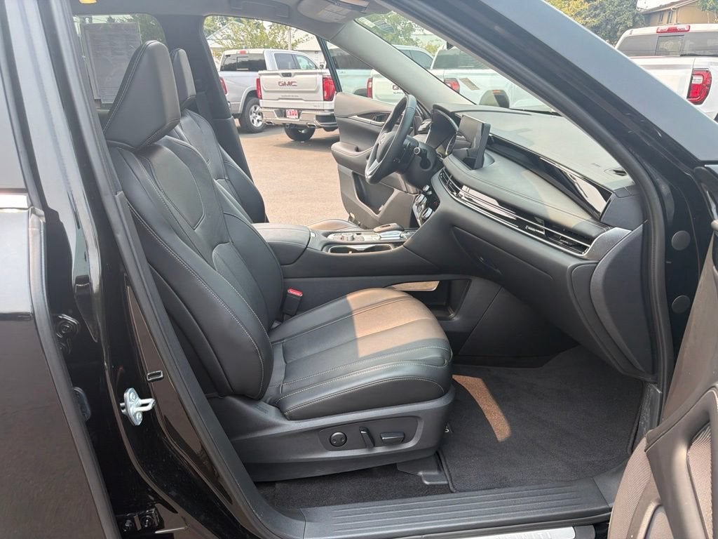 2025 INFINITI QX60 PURE