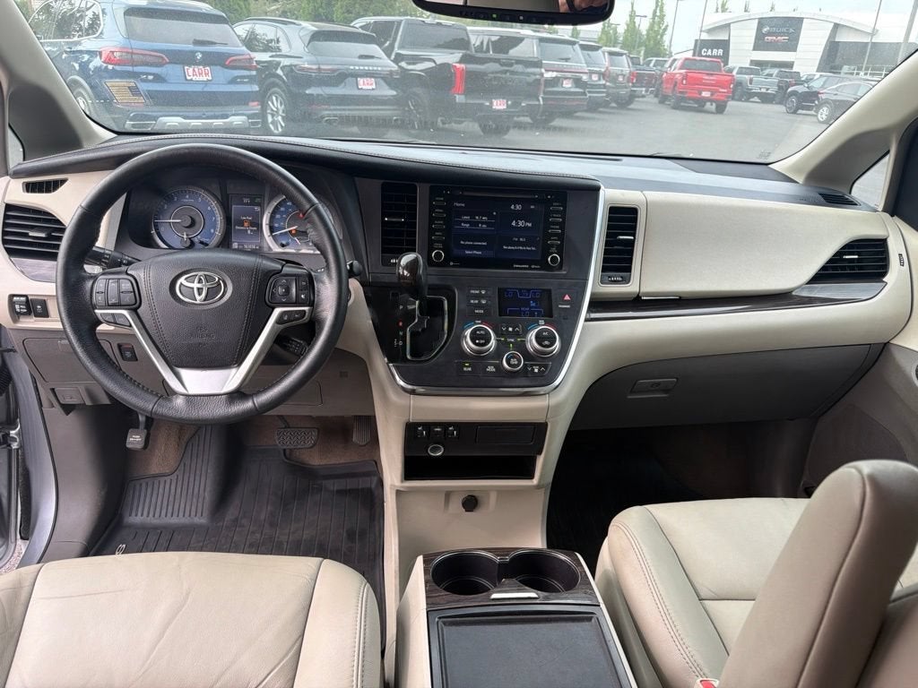 2018 Toyota Sienna XLE Auto Access Seat