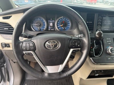 2018 Toyota Sienna XLE Auto Access Seat