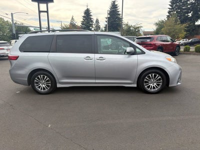 2018 Toyota Sienna XLE Auto Access Seat