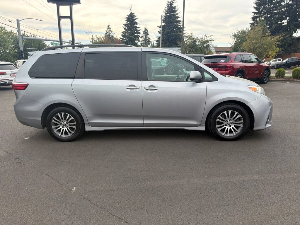 2018 Toyota Sienna XLE Auto Access Seat