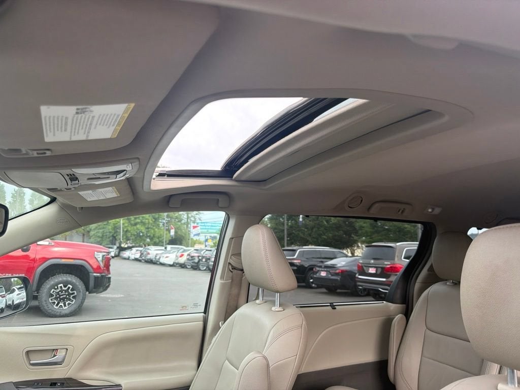 2018 Toyota Sienna XLE Auto Access Seat