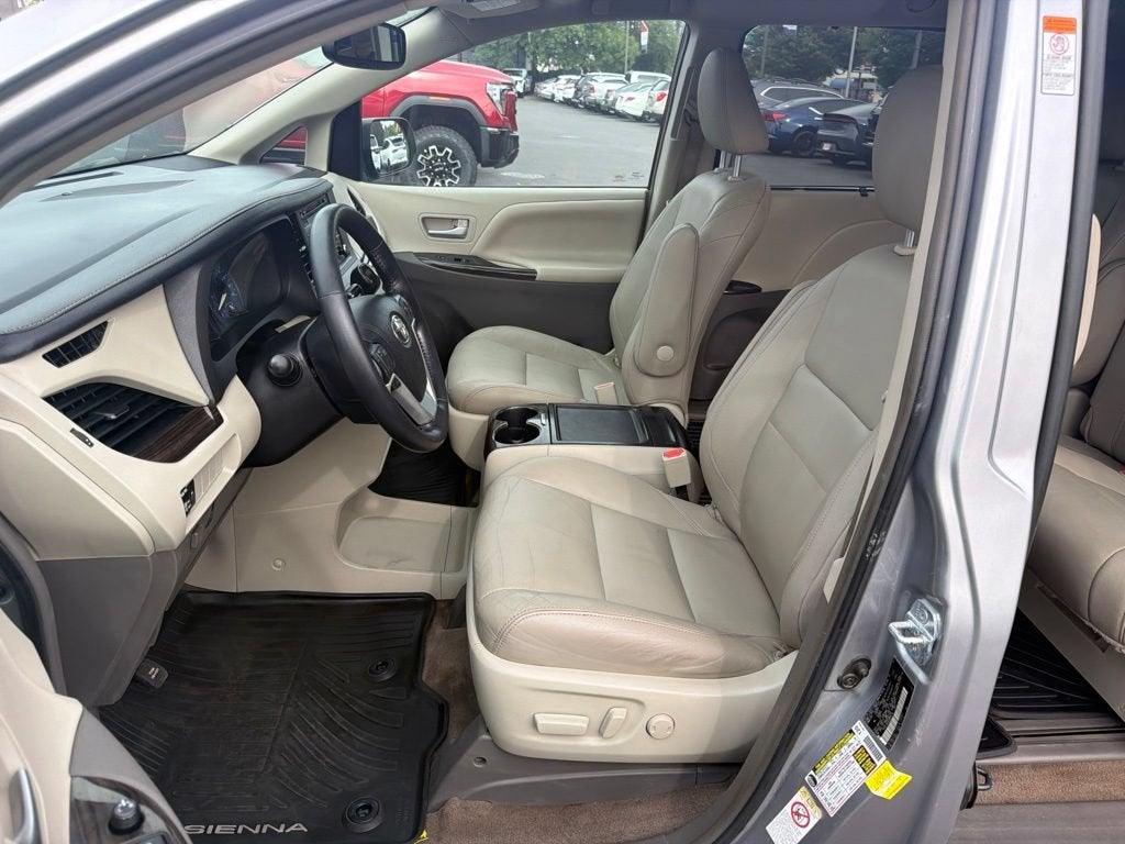 2018 Toyota Sienna XLE Auto Access Seat