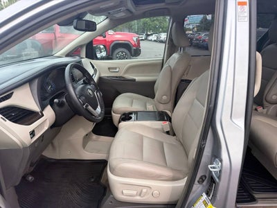 2018 Toyota Sienna XLE Auto Access Seat