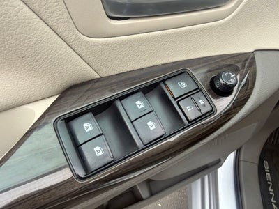 2018 Toyota Sienna XLE Auto Access Seat