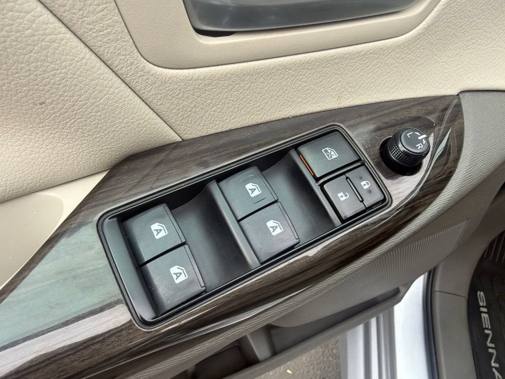 2018 Toyota Sienna XLE Auto Access Seat