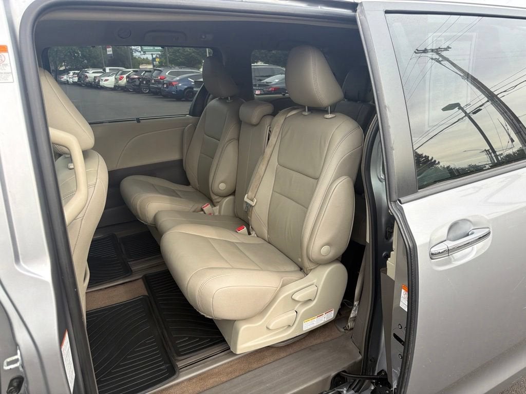 2018 Toyota Sienna XLE Auto Access Seat