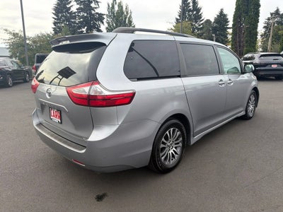 2018 Toyota Sienna XLE Auto Access Seat