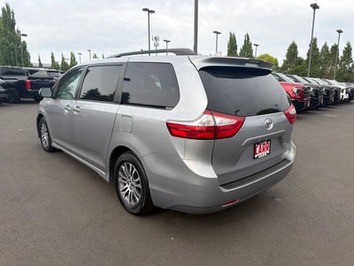 2018 Toyota Sienna XLE Auto Access Seat