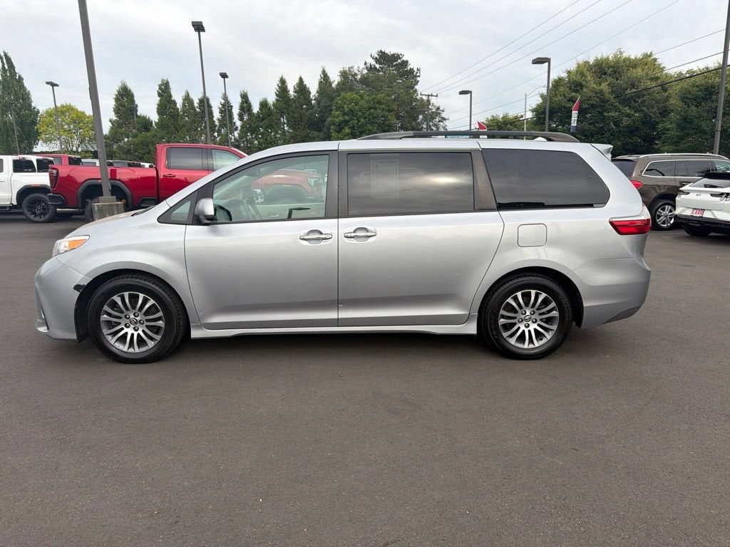 2018 Toyota Sienna XLE Auto Access Seat