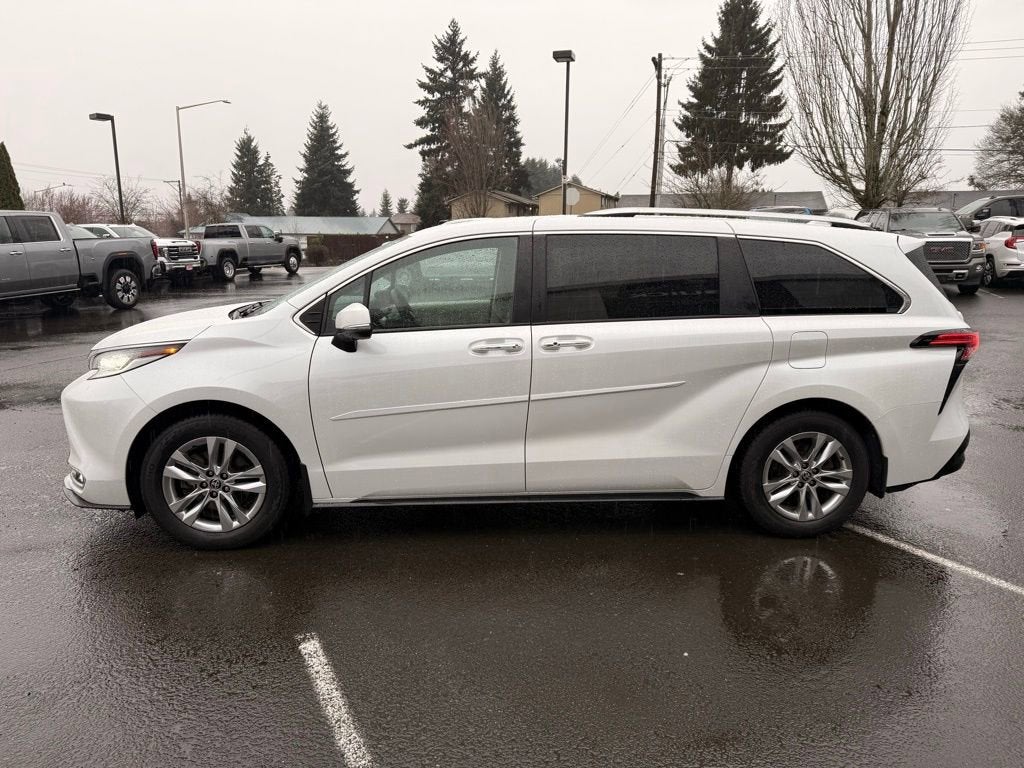 2022 Toyota Sienna Limited