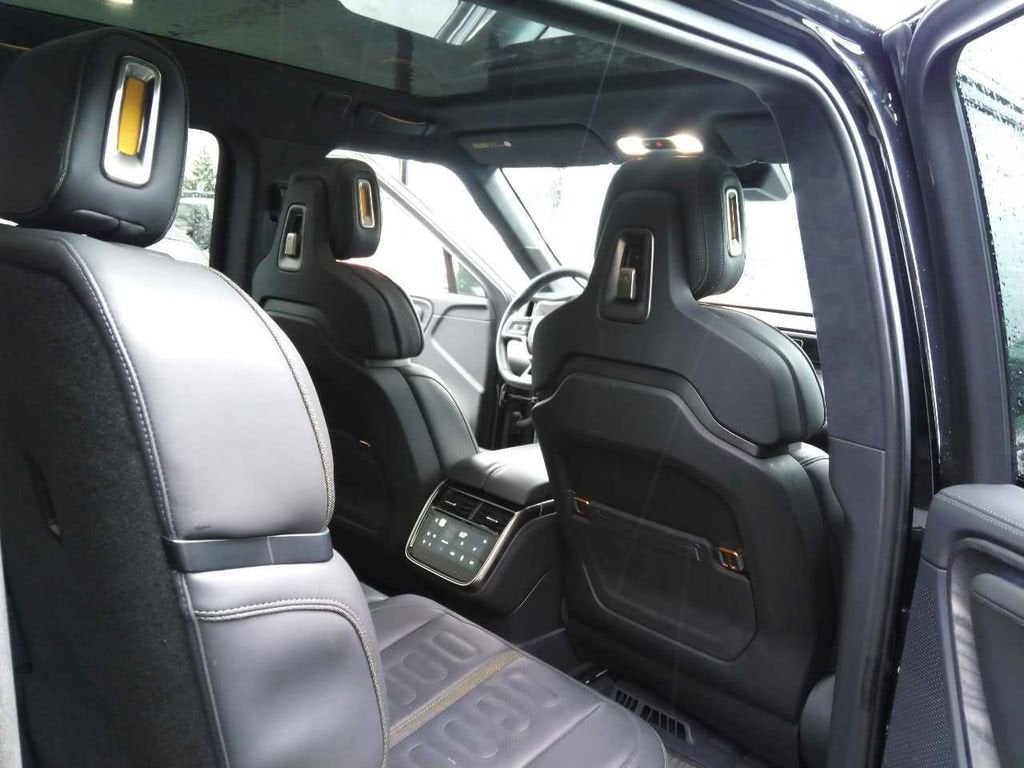 2023 RIVIAN R1S Adventure