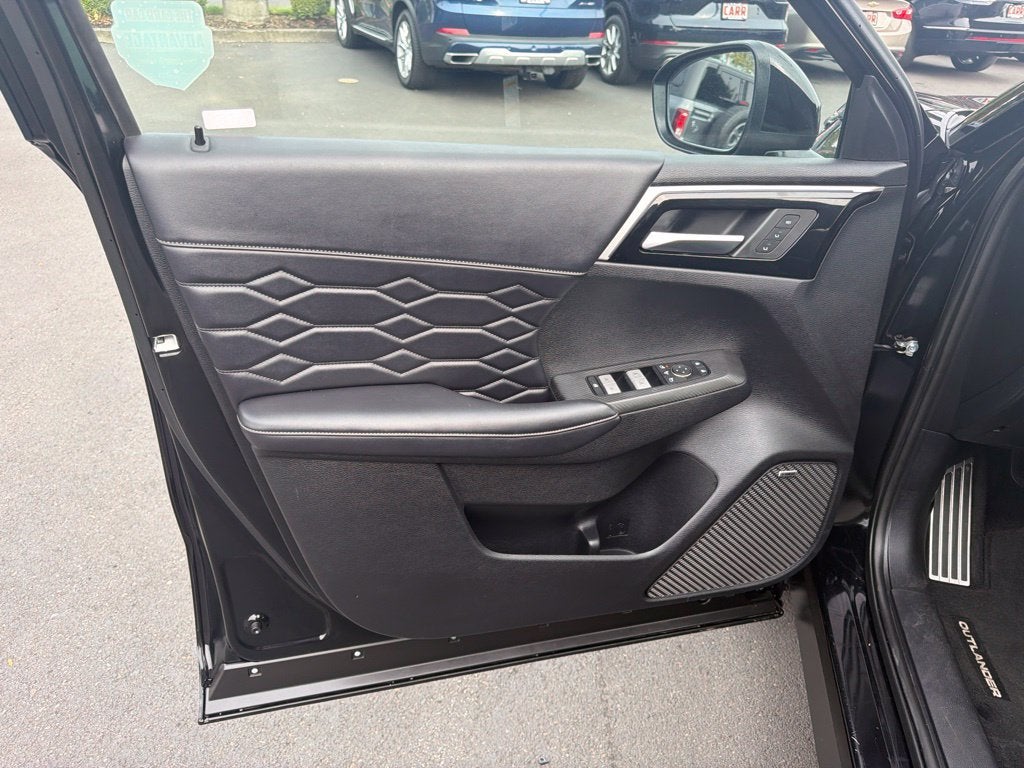 2025 Mitsubishi Outlander SEL