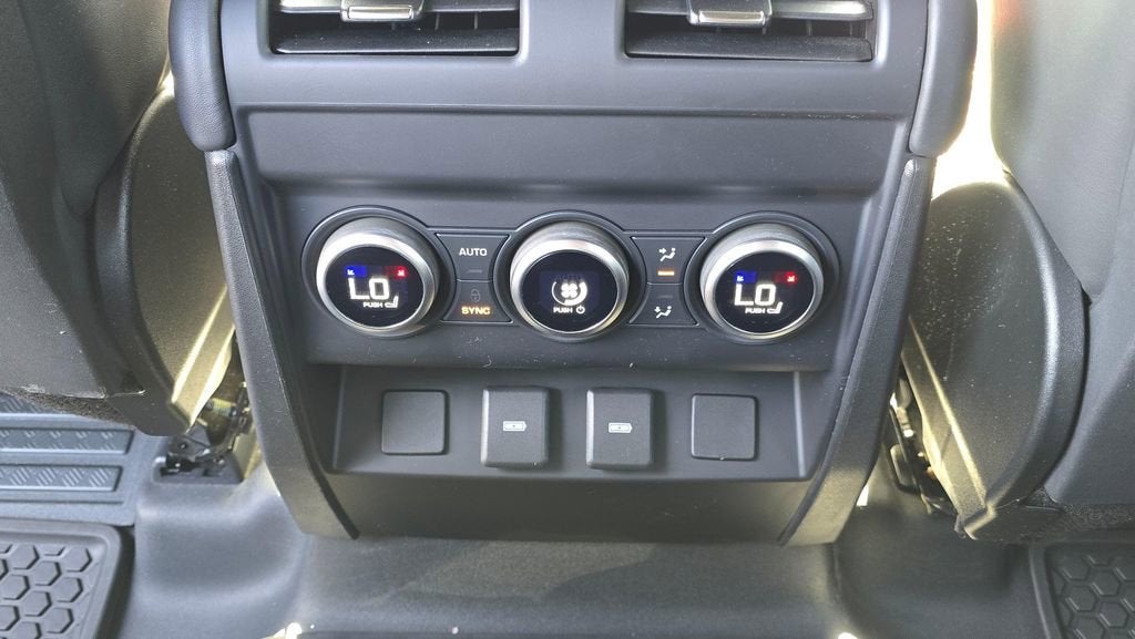 2023 Land Rover Defender X-Dynamic SE