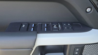 2023 Land Rover Defender X-Dynamic SE
