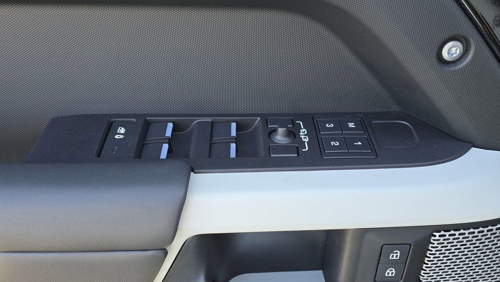 2023 Land Rover Defender X-Dynamic SE