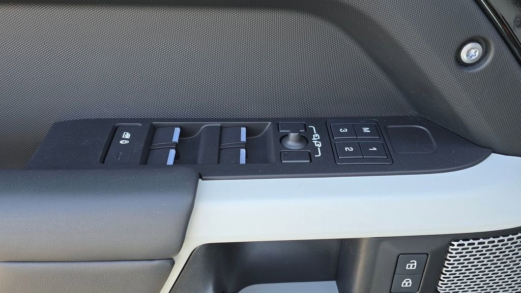 2023 Land Rover Defender X-Dynamic SE