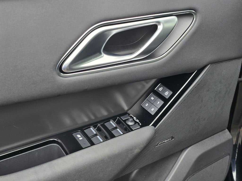 2025 Land Rover Range Rover Velar Dynamic SE