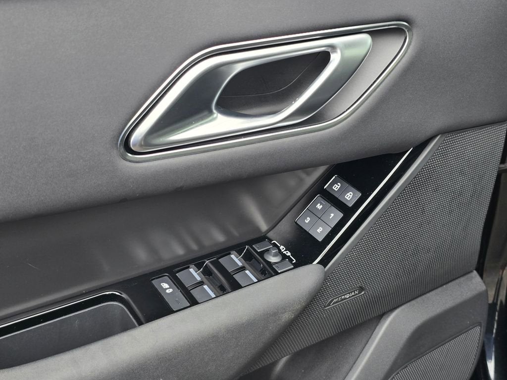 2025 Land Rover Range Rover Velar Dynamic SE