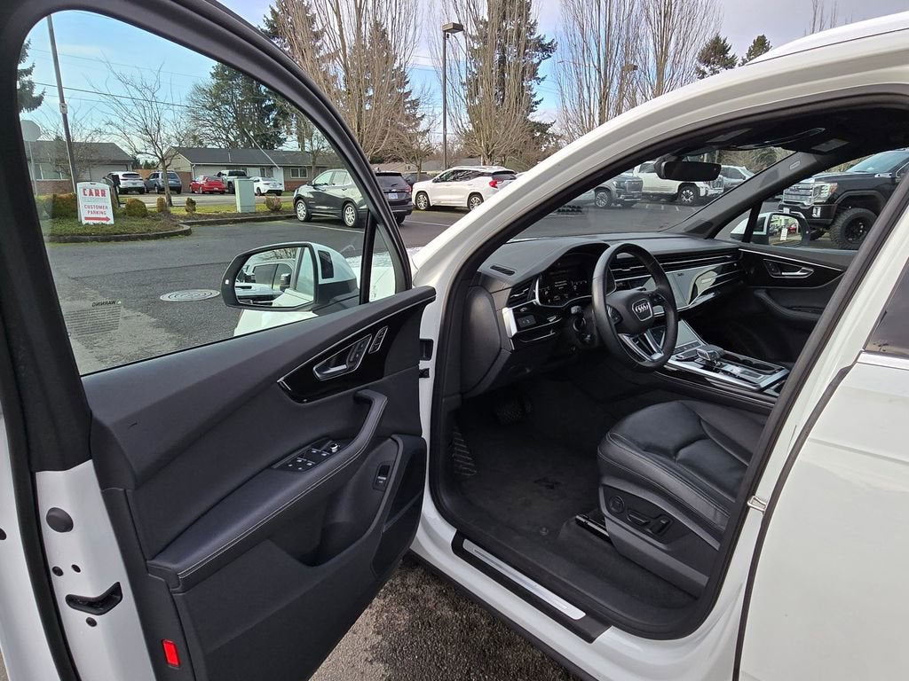 2025 Audi Q7 Premium Plus