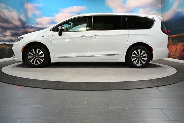 2023 Chrysler Pacifica Hybrid Limited