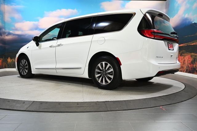2023 Chrysler Pacifica Hybrid Limited