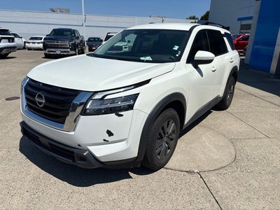 2022 Nissan Pathfinder SV