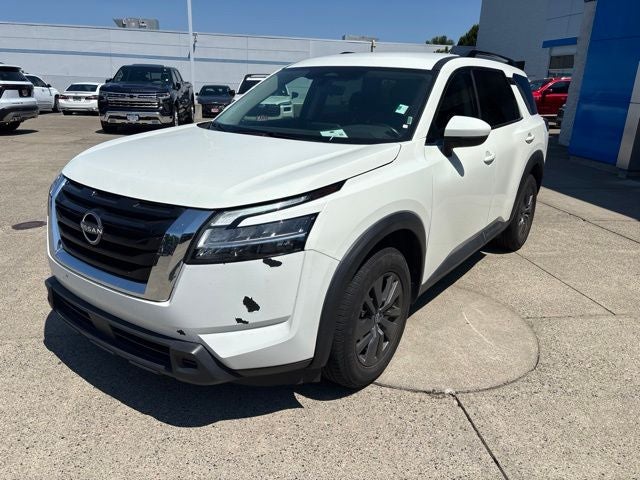 2022 Nissan Pathfinder SV