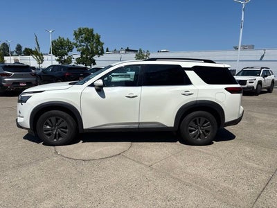 2022 Nissan Pathfinder SV