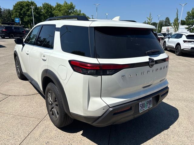 2022 Nissan Pathfinder SV