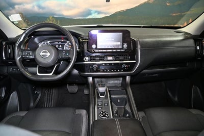 2022 Nissan Pathfinder SV