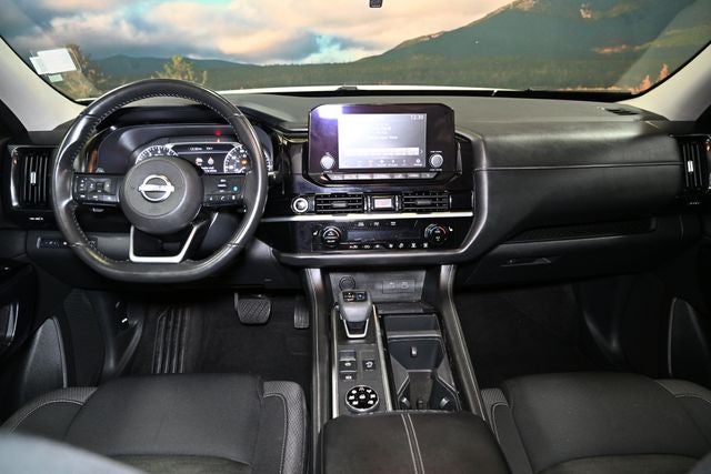 2022 Nissan Pathfinder SV