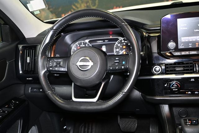 2022 Nissan Pathfinder SV