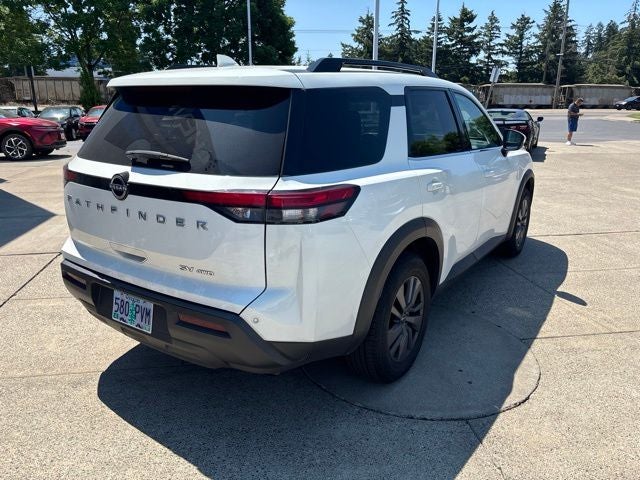 2022 Nissan Pathfinder SV