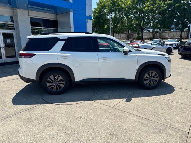 2022 Nissan Pathfinder SV
