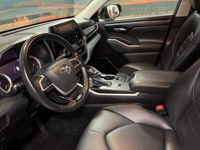 2022 Toyota Highlander Hybrid XLE