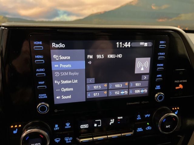 2022 Toyota Highlander Hybrid XLE