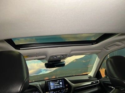 2022 Toyota Highlander Hybrid XLE