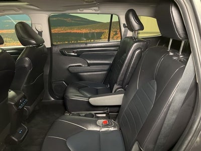 2022 Toyota Highlander Hybrid XLE