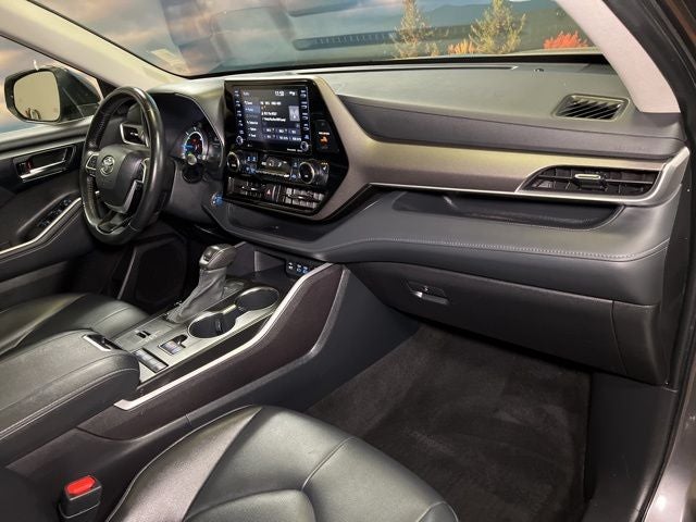 2022 Toyota Highlander Hybrid XLE