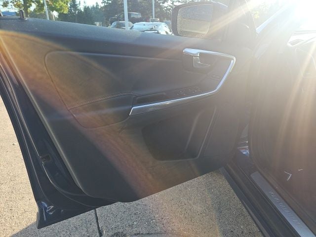 2015 Volvo XC60 T6 Platinum