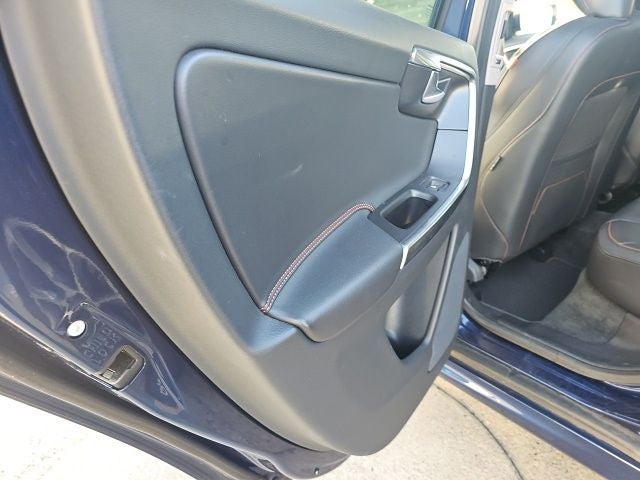 2015 Volvo XC60 T6 Platinum