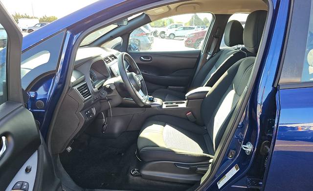 2025 Nissan Leaf S